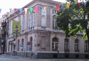 Offenbach's dancing hall- 2 1 Maja Street
