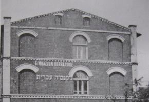 Hebrew Gymnasium (present Municipal Hospital, 79 Sienkiewicza Street)