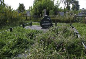 Zbiorowa mogiła ofiar Zagłady na cmentarzu miejskim w Nieświeżu