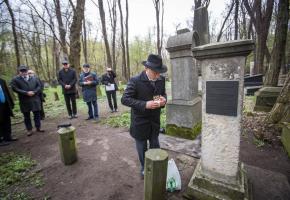 Poles, Jews meet at Michał Landy's grave